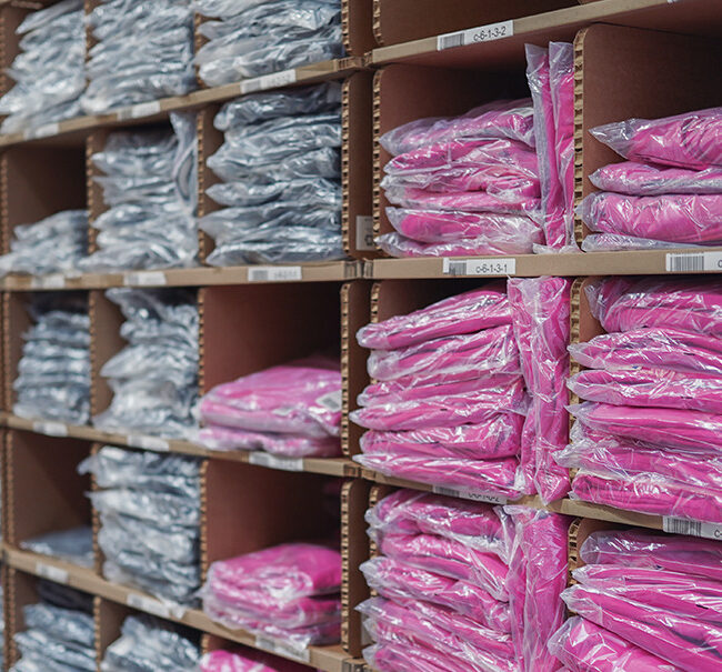Solutions de stockage en entrepôt pour faire progresser l'espace de travail flexible pour une préparation efficace